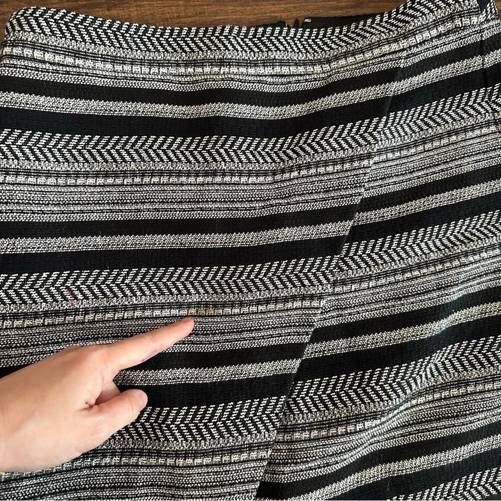 J Crew Faux Wrap Mini / Midi Skirt Size 2 black and white - Picture 7 of 7